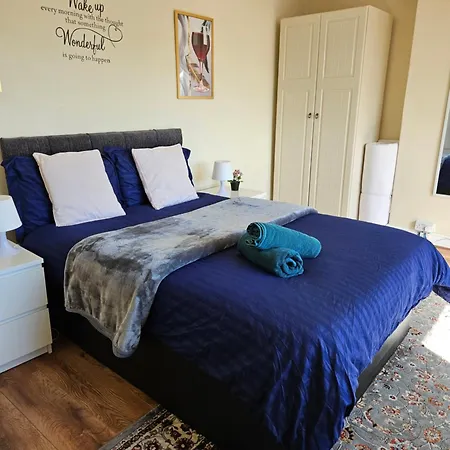 Homely Double Bed, Tv, Wi-fi And Garden