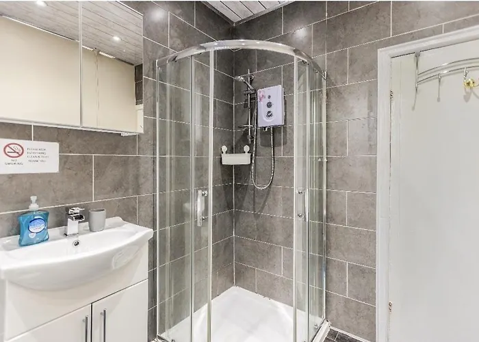 Guest house Homely Double Bed, Tv, Wi-fi And Garden