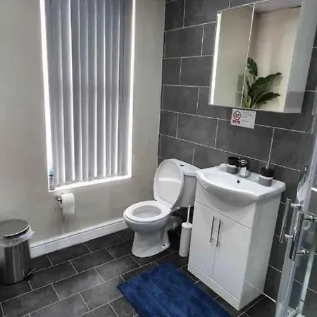 بيت ضيافة Homely Double Bed, Tv, Wi-fi And Garden
