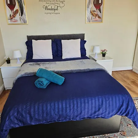 Homely Double Bed, Tv, Wi-fi And Garden