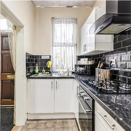 Konukevi Homely Double Bed, Tv, Wi-fi And Garden Leeds (West Yorkshire)