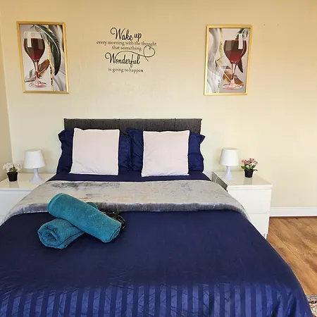 Homely Double Bed, Tv, Wi-fi And Garden ليدز