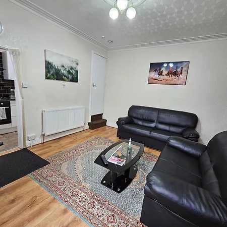 Konukevi Homely Double Bed, Tv, Wi-fi And Garden Leeds (West Yorkshire)