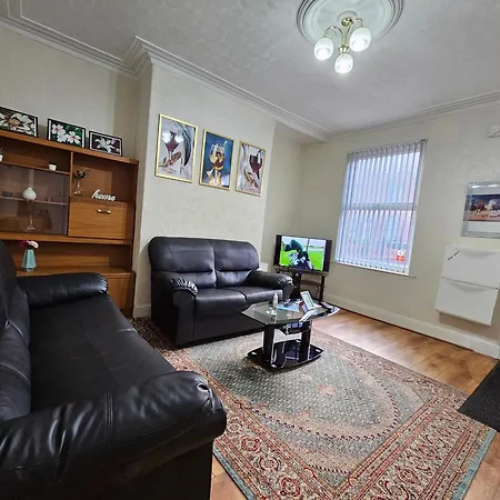 Homely Double Bed, Tv, Wi-fi And Garden ليدز