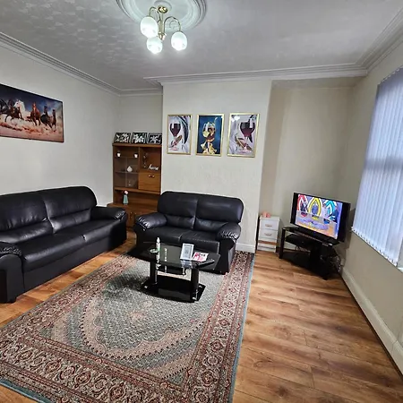 بيت ضيافة Homely Double Bed, Tv, Wi-fi And Garden *