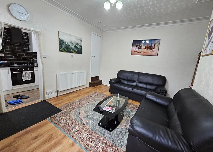 게스트하우스 Homely Double Bed, Tv, Wi-fi And Garden 리즈