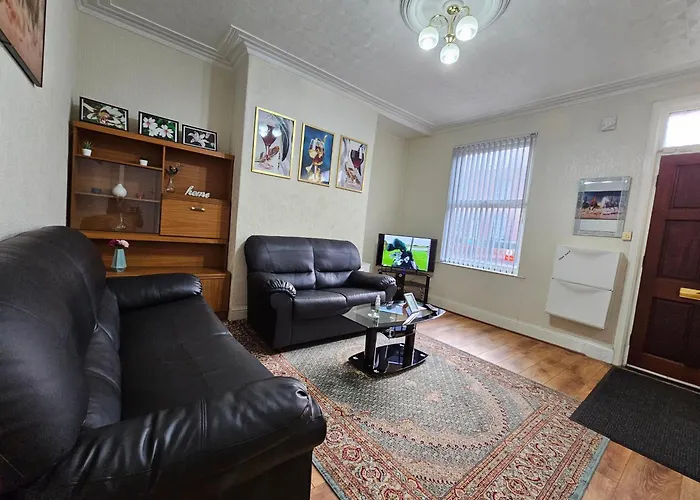 Homely Double Bed, Tv, Wi-fi And Garden 리즈