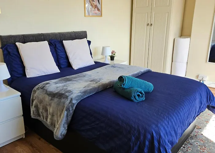 Homely Double Bed, Tv, Wi-fi And Garden