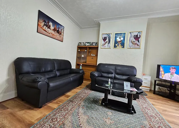 게스트하우스 Homely Double Bed, Tv, Wi-fi And Garden 리즈